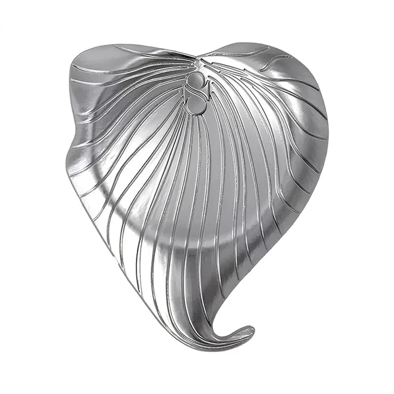 Sculpted Heart-Shaped Leaf Brooch original white background product photo