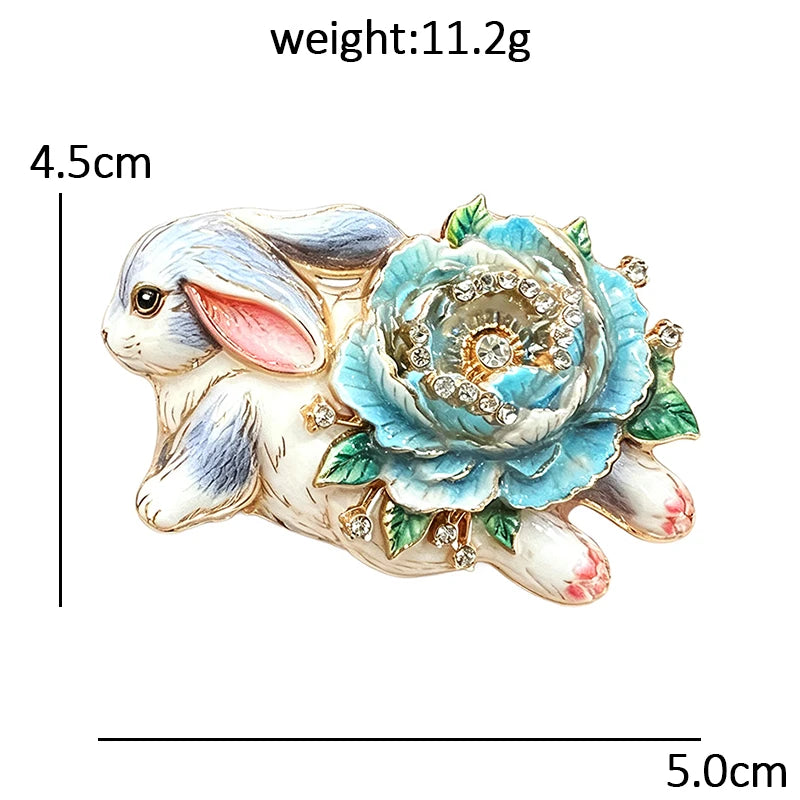 Lapin courant avec grande broche fleur