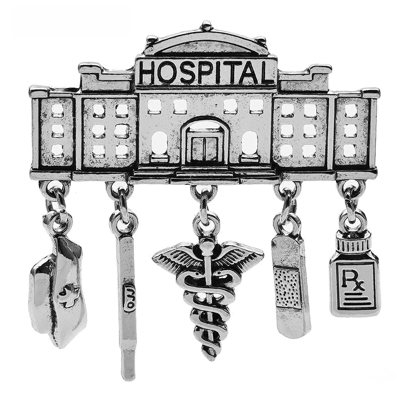 Broche avec breloques médicales d'hôpital