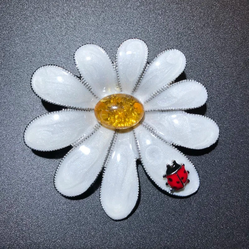 Daisy Flower with Little Ladybug Brooch — Silver
